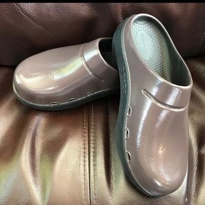 OOFOS Recovery Clogs Brown Sz 6.5-7